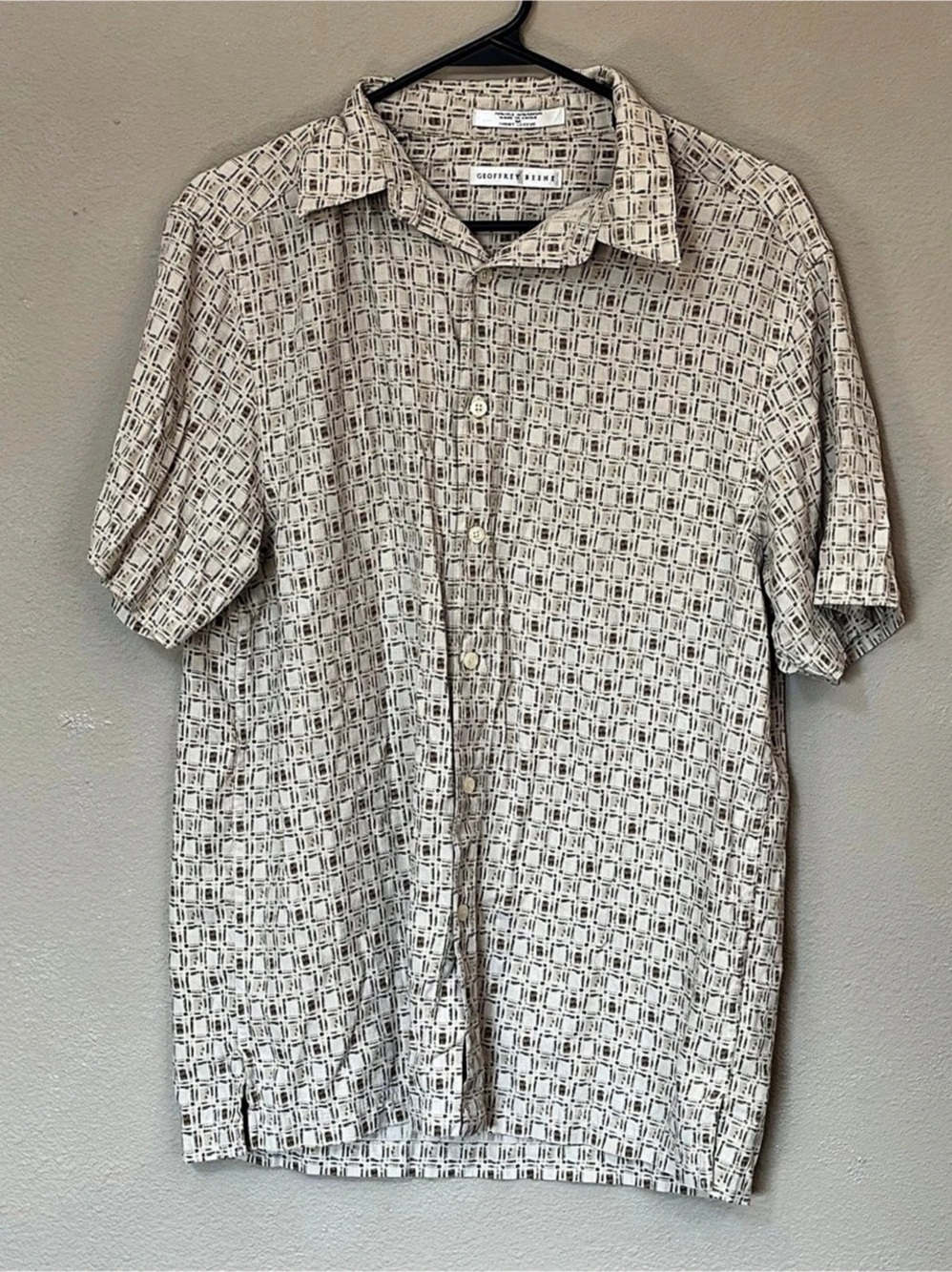 Geoffrey Beene Size M Geometric Button Down